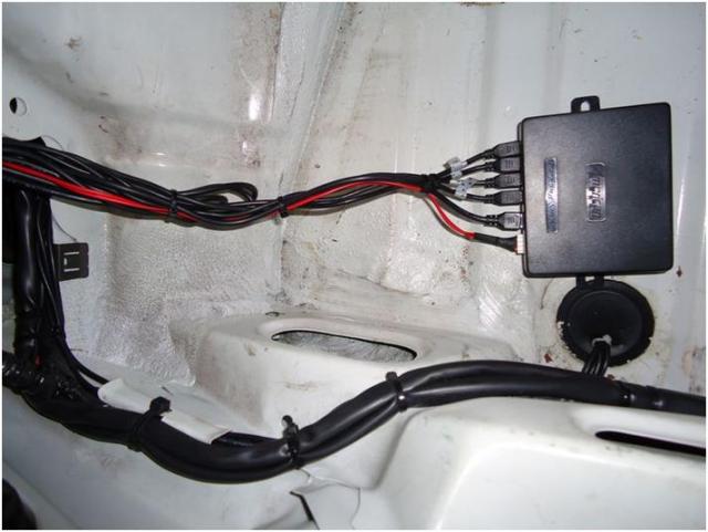 Instalando Sensor de Estacionamento em Fiesta MK5 072110_0029_instalandos16