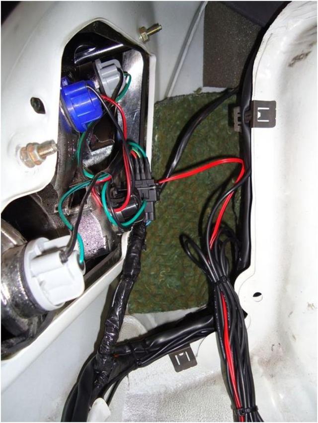 Instalando Sensor de Estacionamento em Fiesta MK5 072110_0029_instalandos17